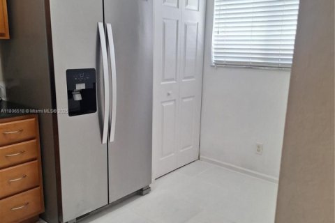 Townhouse in Margate, Florida 2 bedrooms, 110.55 sq.m. № 1940591 - photo 11