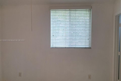 Townhouse in Margate, Florida 2 bedrooms, 110.55 sq.m. № 1940591 - photo 21