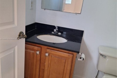 Townhouse in Margate, Florida 2 bedrooms, 110.55 sq.m. № 1940591 - photo 14