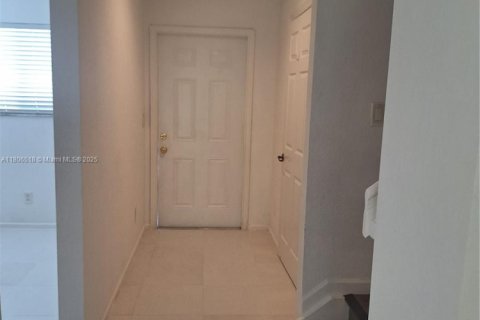 Townhouse in Margate, Florida 2 bedrooms, 110.55 sq.m. № 1940591 - photo 3