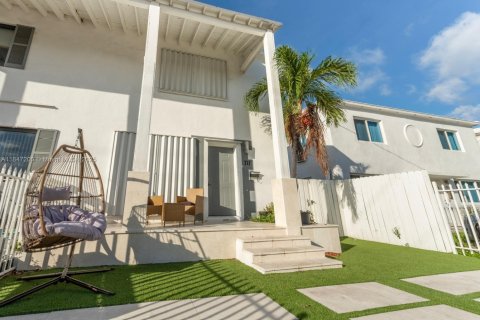 Casa en venta en Miami Beach, Florida, 3 dormitorios, 124.86 m2 № 1845700 - foto 1