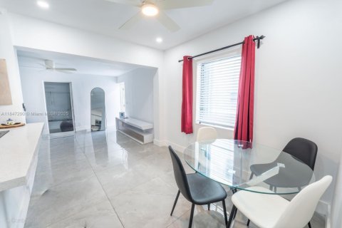 Casa en venta en Miami Beach, Florida, 3 dormitorios, 124.86 m2 № 1845700 - foto 7