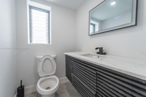 Casa en venta en Miami Beach, Florida, 3 dormitorios, 124.86 m2 № 1845700 - foto 12