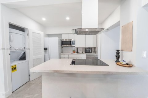 Casa en venta en Miami Beach, Florida, 3 dormitorios, 124.86 m2 № 1845700 - foto 8