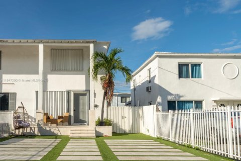 Casa en venta en Miami Beach, Florida, 3 dormitorios, 124.86 m2 № 1845700 - foto 18
