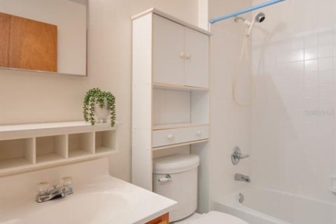 Duplex in Lake Wales, Florida 2 bedrooms, 89.37 sq.m. № 1737271 - photo 12