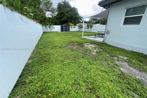 Villa ou maison à louer à Hollywood, Floride: 2 chambres № 1942132 - photo 11