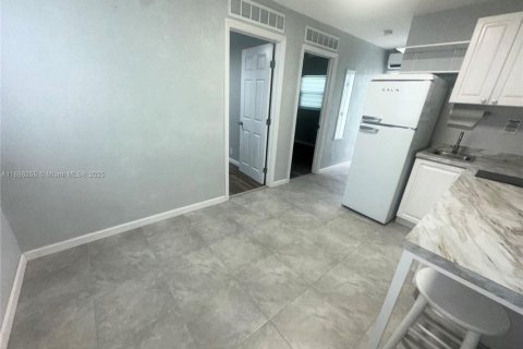 Villa ou maison à louer à Hollywood, Floride: 2 chambres № 1942132 - photo 2