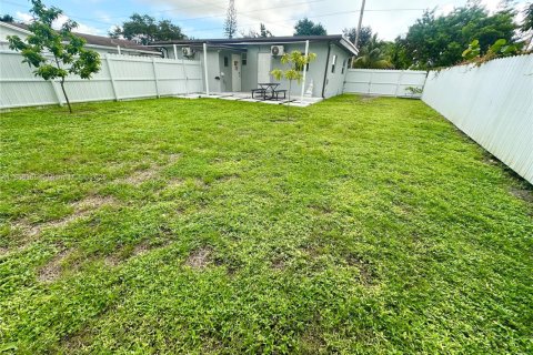 Villa ou maison à louer à Hollywood, Floride: 2 chambres № 1942132 - photo 13