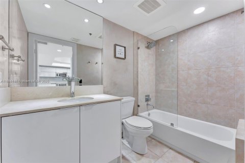 Condo in Sunrise, Florida, 2 bedrooms  № 1944119 - photo 23