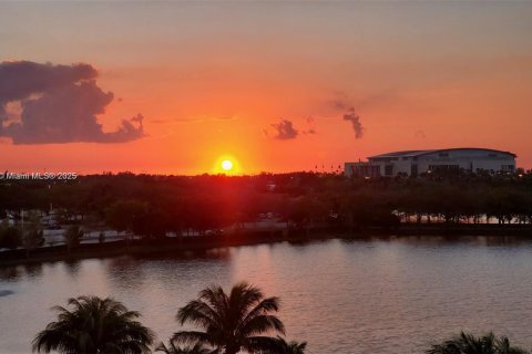 Condo in Sunrise, Florida, 2 bedrooms  № 1944119 - photo 29