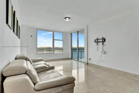 Condo in Sunrise, Florida, 2 bedrooms  № 1944119 - photo 8