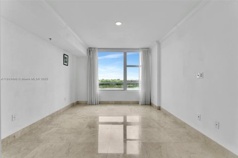 Condo in Sunrise, Florida, 2 bedrooms  № 1944119 - photo 22