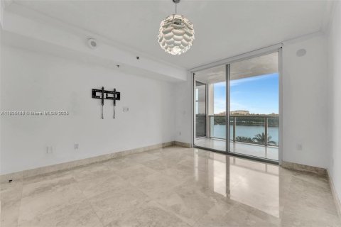 Condo in Sunrise, Florida, 2 bedrooms  № 1944119 - photo 27