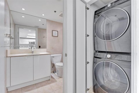 Condo in Sunrise, Florida, 2 bedrooms  № 1944119 - photo 19