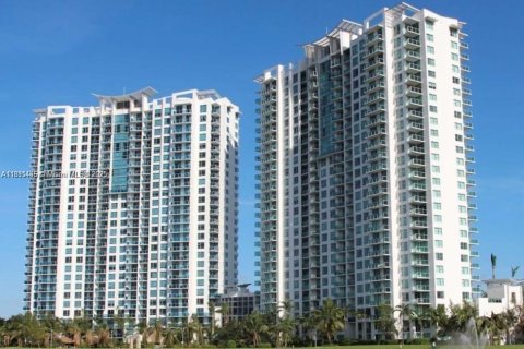 Condo in Sunrise, Florida, 2 bedrooms  № 1944119 - photo 1