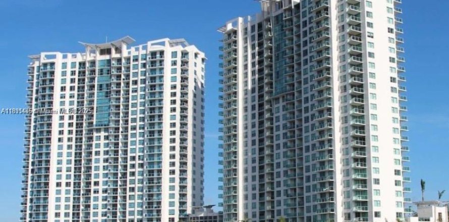 Condo in Sunrise, Florida, 2 bedrooms № 1944119