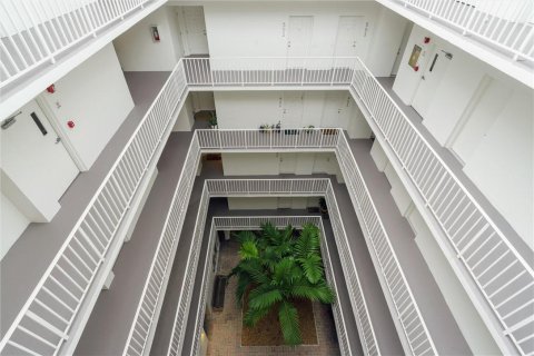 Condo in Fort Lauderdale, Florida, 1 bedroom  № 2268117 - photo 13