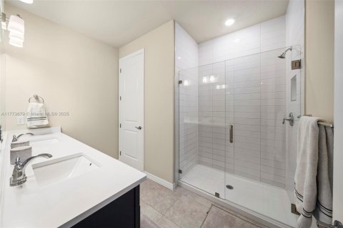 Townhouse in Oakland Park, Florida 3 bedrooms, 164.81 sq.m. № 1936346 - photo 19