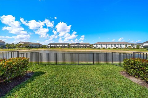Townhouse in Oakland Park, Florida 3 bedrooms, 164.81 sq.m. № 1936346 - photo 12