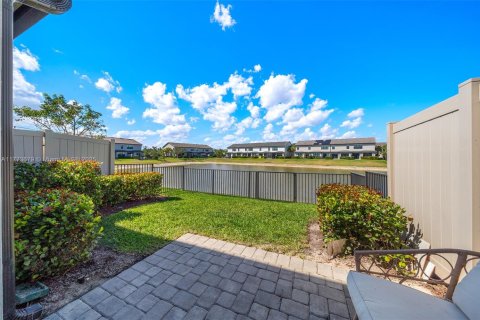 Townhouse in Oakland Park, Florida 3 bedrooms, 164.81 sq.m. № 1936346 - photo 11