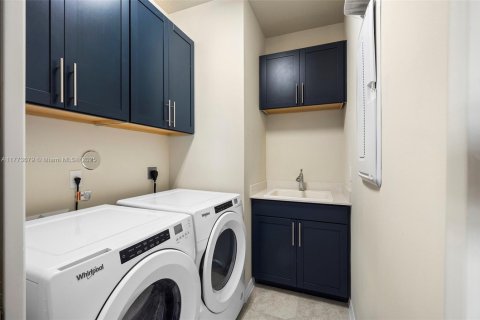 Townhouse in Oakland Park, Florida 3 bedrooms, 164.81 sq.m. № 1936346 - photo 26