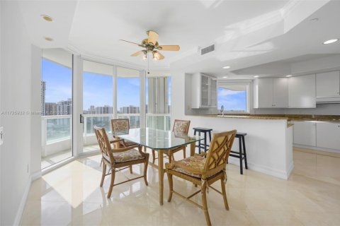Condo in Aventura, Florida, 3 bedrooms  № 1476865 - photo 13