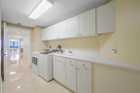 Condo in Aventura, Florida, 3 bedrooms  № 1476865 - photo 27