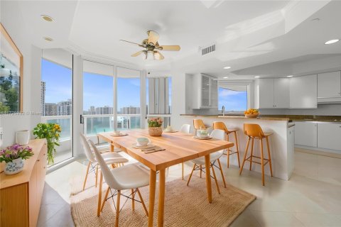 Condo in Aventura, Florida, 3 bedrooms  № 1476865 - photo 12