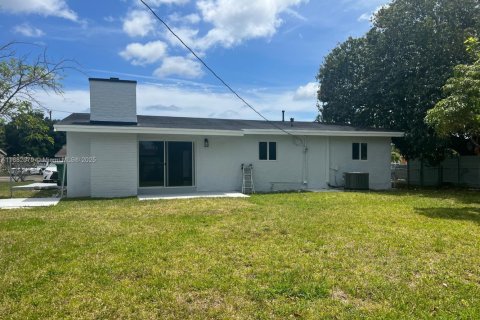 Villa ou maison à vendre à Miami Gardens, Floride: 3 chambres, 131.55 m2 № 1981812 - photo 16