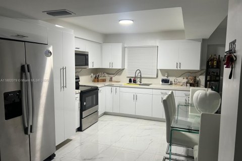 Villa ou maison à vendre à Miami Gardens, Floride: 3 chambres, 131.55 m2 № 1981812 - photo 7