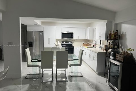 Villa ou maison à vendre à Miami Gardens, Floride: 3 chambres, 131.55 m2 № 1981812 - photo 6