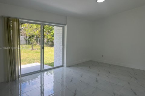 Villa ou maison à vendre à Miami Gardens, Floride: 3 chambres, 131.55 m2 № 1981812 - photo 8
