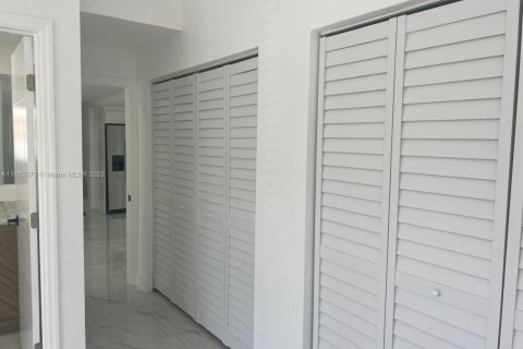 Villa ou maison à vendre à Miami Gardens, Floride: 3 chambres, 131.55 m2 № 1981812 - photo 9