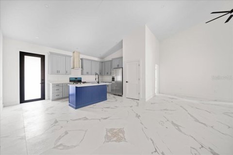 Casa en venta en Port Charlotte, Florida, 4 dormitorios, 212.1 m2 № 2416979 - foto 3