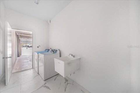 Casa en venta en Port Charlotte, Florida, 4 dormitorios, 212.1 m2 № 2416979 - foto 20