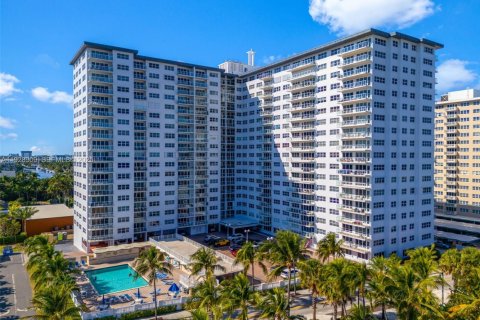 Condominio en venta en Pompano Beach, Florida, 2 dormitorios, 134.71 m2 № 1987865 - foto 2