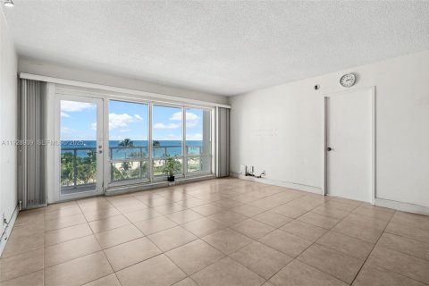 Condominio en venta en Pompano Beach, Florida, 2 dormitorios, 134.71 m2 № 1987865 - foto 11