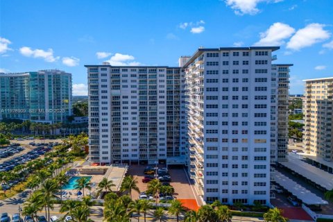 Condominio en venta en Pompano Beach, Florida, 2 dormitorios, 134.71 m2 № 1987865 - foto 3
