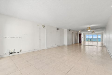 Condominio en venta en Pompano Beach, Florida, 2 dormitorios, 134.71 m2 № 1987865 - foto 12