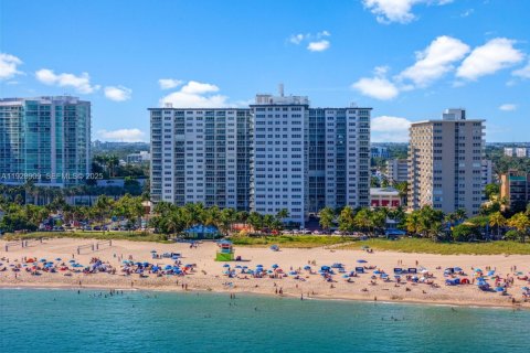 Condominio en venta en Pompano Beach, Florida, 2 dormitorios, 134.71 m2 № 1987865 - foto 1