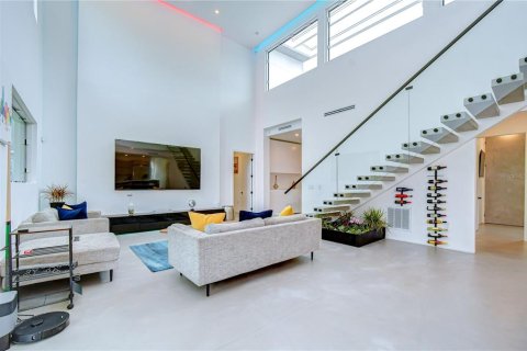 House in Tampa, Florida 4 bedrooms, 280.01 sq.m. № 2236780 - photo 18
