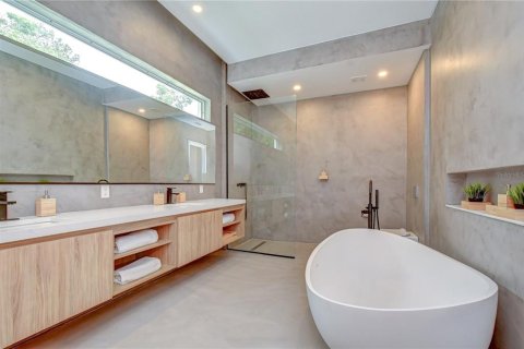 House in Tampa, Florida 4 bedrooms, 280.01 sq.m. № 2236780 - photo 25