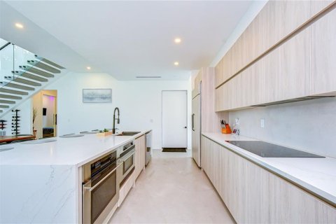 House in Tampa, Florida 4 bedrooms, 280.01 sq.m. № 2236780 - photo 16
