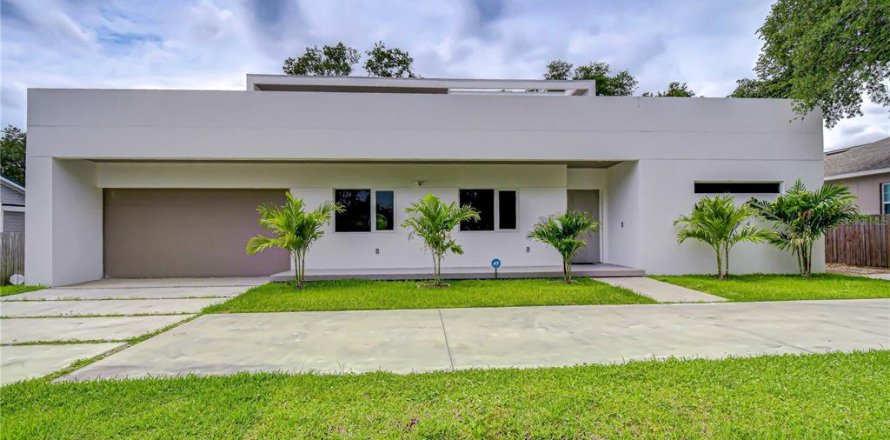 House in Tampa, Florida 4 bedrooms, 280.01 sq.m. № 2236780