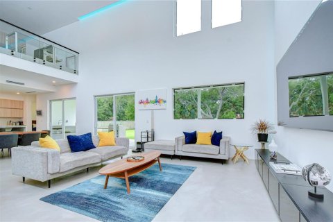 House in Tampa, Florida 4 bedrooms, 280.01 sq.m. № 2236780 - photo 5