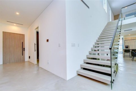 House in Tampa, Florida 4 bedrooms, 280.01 sq.m. № 2236780 - photo 7