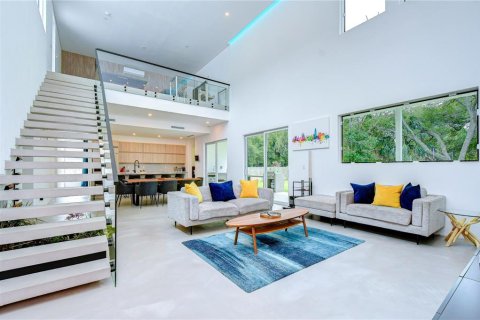 House in Tampa, Florida 4 bedrooms, 280.01 sq.m. № 2236780 - photo 6