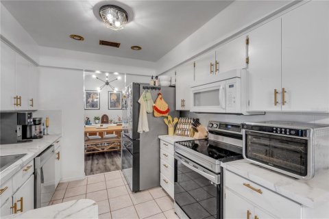 Casa en venta en Deltona, Florida, 3 dormitorios, 149.85 m2 № 2398334 - foto 9
