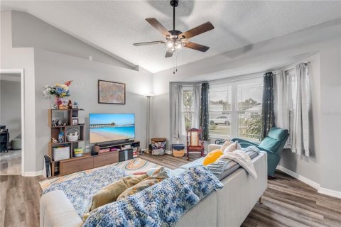 Casa en venta en Deltona, Florida, 3 dormitorios, 149.85 m2 № 2398334 - foto 5